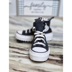 Converse Chuck Taylor All Star Lugged 2.0 Youth 12.5 Black High Top Streetwear