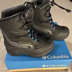 Columbia Youth Unisex Size 2 Bugaboot Plus IV Omni-Heat Boot Black Hyper Blue