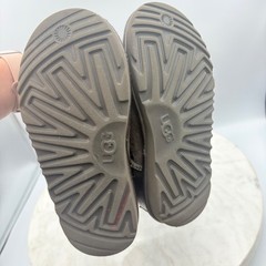 UGG Australia Grey Suede Sheepskin Lined Boots Youth Girls Size 12 Warm Comfort