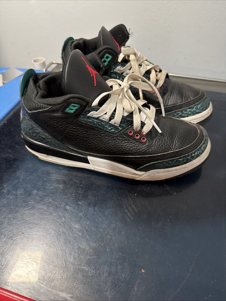 BOYS AIR JORDAN 3 RETRO_BLACK/RED-HYPER JADE FV5437-001-SIZE 6.5Y