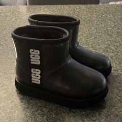 UGG child US 11 Black Pull-On Ankle Rain Boots Rubber Round Toe Logo