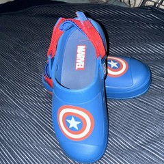 Crocs Kids Captain America Marvel Shield Clogs Slip-On Blue/Red US 9
