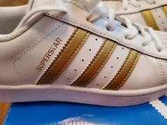 ADIDAS SUPERSTAR J Unisex Sneaker White Gold size 4 1/2 4.5 NEW W BOX