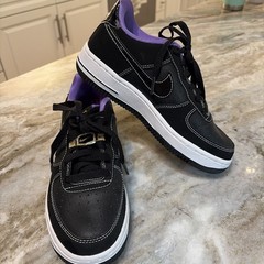 Nike Air Force 1 LV8 Low World Champ – Lakers – DQ0300-001 Boys Size 3.5Y