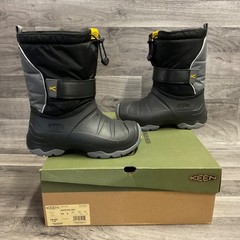 Keen Waterproof Boots Youth 5 Lumi II Black Straps Round Toe Logo 1023710 Snow
