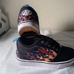 HEELYS PRO 20 FIRE GRADE SCHOOL LIFESTYLE SHOES Size 2 Youth Brand New No Wheels