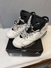 NIKE Air Jordan 6 Retro Reverse Oreo Sneakers / 384665-112 / Size US 6Y