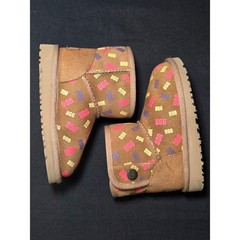 UGG Toddler Mini Bailey Button Logo Print Chestnut Boots 1153635T Size 9