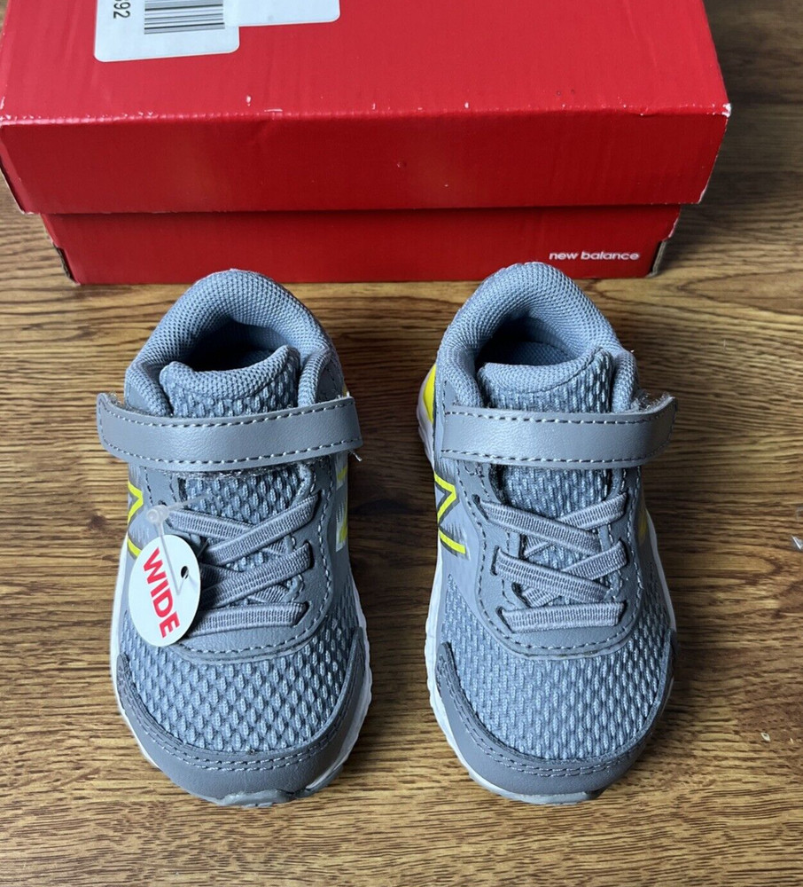 New Balance Kid’s 680 V6 Hook and Loop Running Shoe, Size 3 Wide Infant