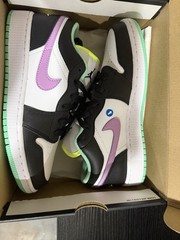 Nike Air Jordan 1 Low Green Glow Violet Shock 553560-151 (GS) – 5Y BRAND NEW