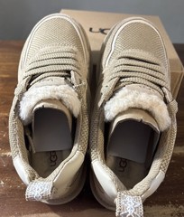 UGG KIDS’S SUNGAZER SNEAKER 1177811K (BIG KIDS) SAND SIZE 4 (100% AUTHENTIC) NEW