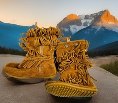 🔥 Minnetonka Small Child Size 8 Chestnut Suede Moccasin Zip Boot 3 Layer Fringe