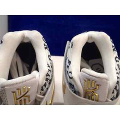 2016 NIKE KYRIE 2 CHAMPIONSHIP GOALS ID WHITE GOLD YOUTH SZ 5Y ( 849367-998 )