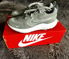 Nike Cosmic Runner GS Kids Sneakers 5Y Green/White Mesh Lace-Up Low Top