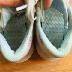 Nike kyrie flytrap athletic sneakers size 4