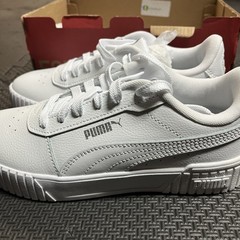 Puma Juniors White Sneakers New Authentic NIB Size 5 Carina 2.0 Jr White Sliver
