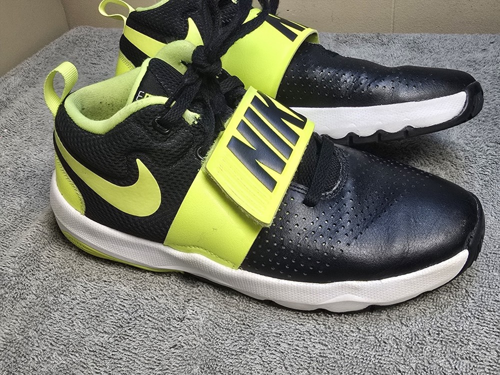 Size 6Y – Nike Team Hustle D8 Mid Black