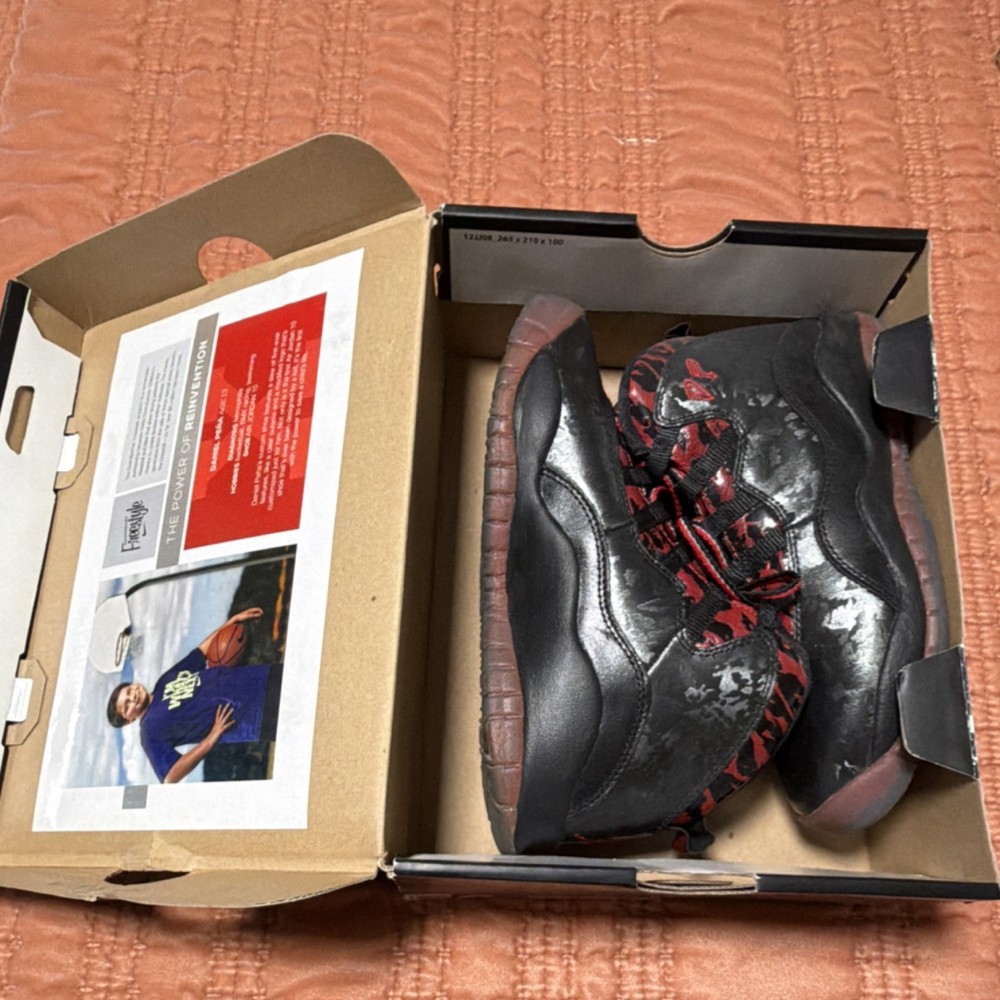 Doernbecher Jordan Unisex Kids Black/Red Camo Mid Top Lace-Up Sneaker 4Y