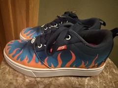 Size 3Y Youth Heelys Pro 20 Print Canvas Skate Wheel Roller Shoes Flames Blue