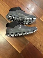 On Cloud Cloudhero Mid Waterproof Size 5.5Y. New With Box.