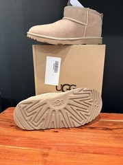 UGG Kids‘ Classic Ultra Mini Boot Authentic with Original Box – SAND SIZE 5 NEW