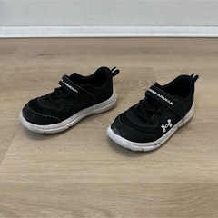 Under Armour UA BPS Assert 9 AC Kids Black White Sneakers 10K Hook & Loop