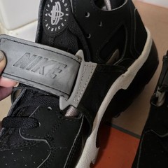 Nike Air Huarache Black Silver Size 6Y VINTAGE 2001 „VERY RARE“ NOS Display Pair