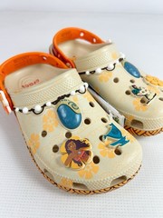Crocs Disney Moana Classic Clogs Kids Youth Size J3 Ocean Chose You Beach NWT