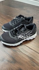 Saucony wind 2.0 black/white, boy’s size 12.0 M