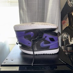 Clean pair of Jordan React Elevation shoes. Size 12M. Bad lace. Flaw pictured.