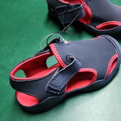 Amazon Essentials Unisex Kids Sandals Size 10 Navy/Red Closed Toe Hook & Loop