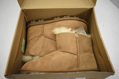 Kirkland Signature Boots Kids Size 3 Chestnut Shearling Lined Suede Winter