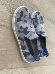 Rothys Kids Camo Sneaker Grey Size 4